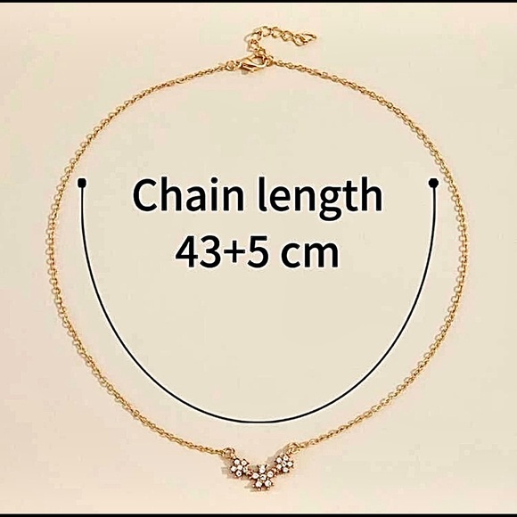 NWTS! Moda Brand Crystal Goldtone Flower Necklace. - Picture 4 of 6